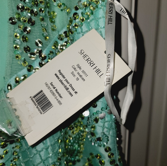 Sherri Hill Dress. - Picture 5 of 5